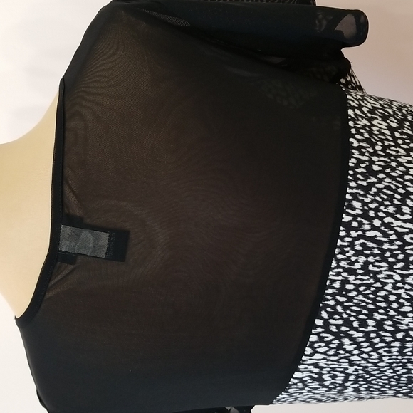 Torrid black and white peplum top, size 2X - Picture 8 of 16